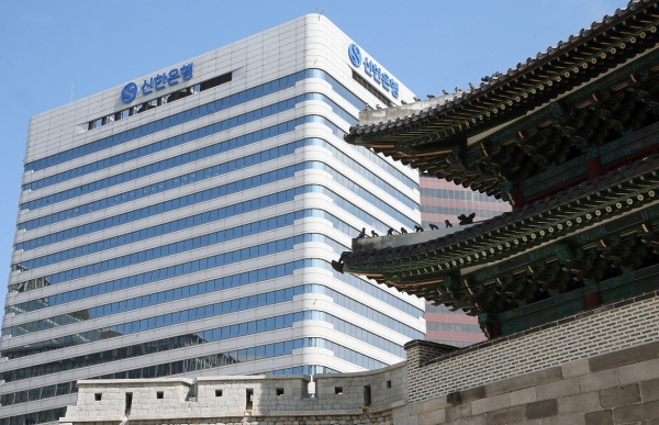 신한은행, 슈퍼 월렛 사업 추진...디지털자산 '정조준' - 뉴스 썸네일 이미지