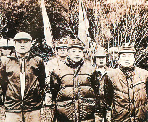 민주산악회 활동 당시 모습으로 소개된 역사 사진. 사진=시사오늘&middot;김영삼 자서전